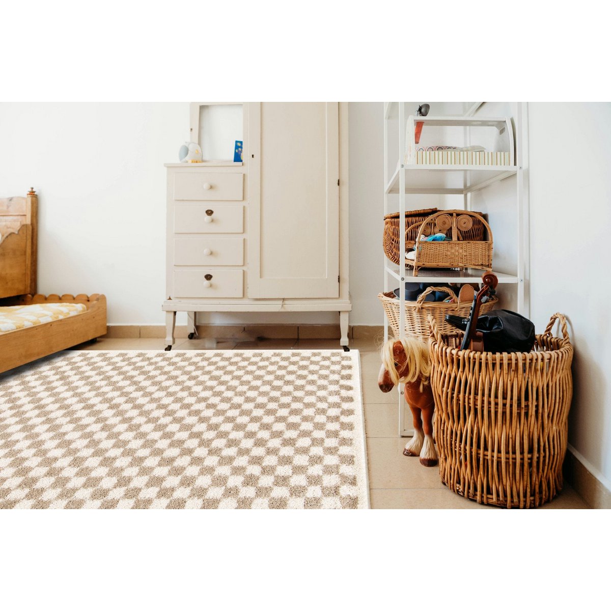 Soft and bulky chequered rug - Beige